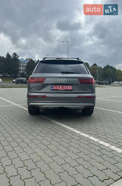 Позашляховик / Кросовер Audi Q7 2017 в 