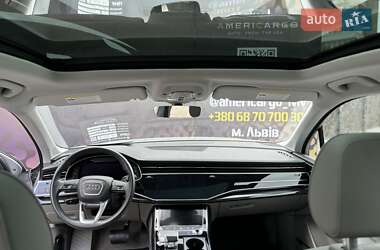 Позашляховик / Кросовер Audi Q7 2020 в 