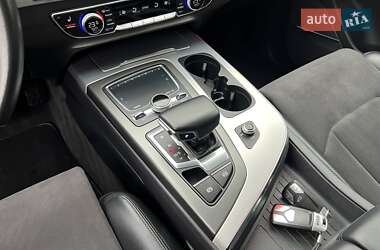 Внедорожник / Кроссовер Audi Q7 2019 в 