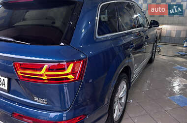 Внедорожник / Кроссовер Audi Q7 2018 в 