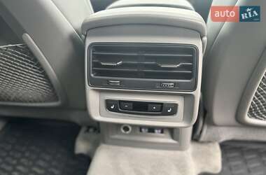 Позашляховик / Кросовер Audi Q7 2020 в 