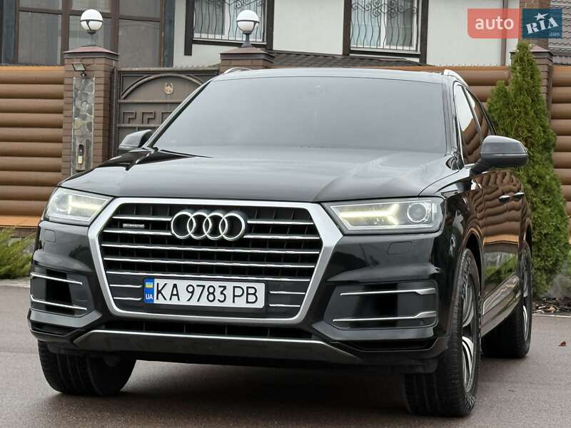 Позашляховик / Кросовер Audi Q7 2016 в 