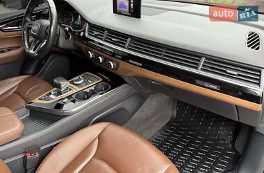 Позашляховик / Кросовер Audi Q7 2016 в 