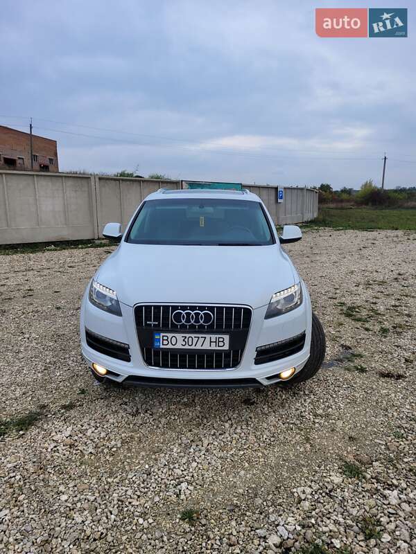 Позашляховик / Кросовер Audi Q7 2015 в Волочиську