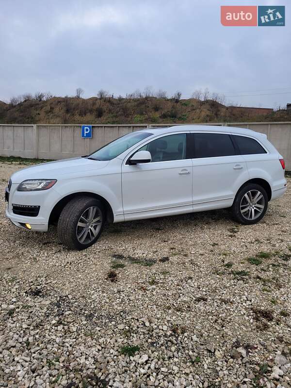 Позашляховик / Кросовер Audi Q7 2015 в Волочиську
