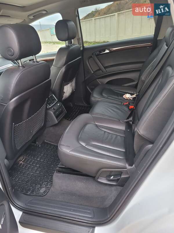 Позашляховик / Кросовер Audi Q7 2015 в Волочиську