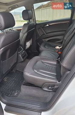 Позашляховик / Кросовер Audi Q7 2015 в 