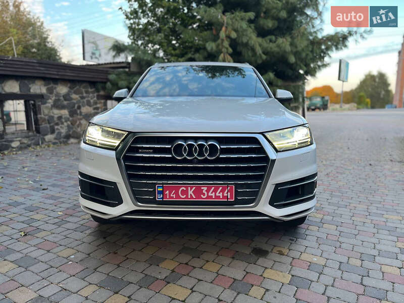 Позашляховик / Кросовер Audi Q7 2016 в 