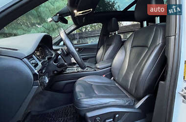 Позашляховик / Кросовер Audi Q7 2016 в 