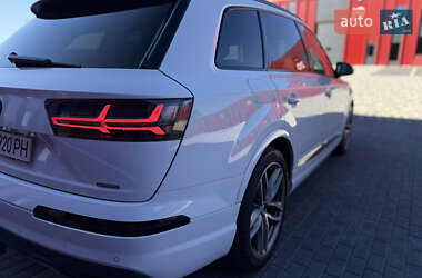 Позашляховик / Кросовер Audi Q7 2017 в 