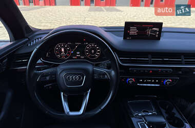 Позашляховик / Кросовер Audi Q7 2017 в 
