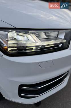 Позашляховик / Кросовер Audi Q7 2019 в 