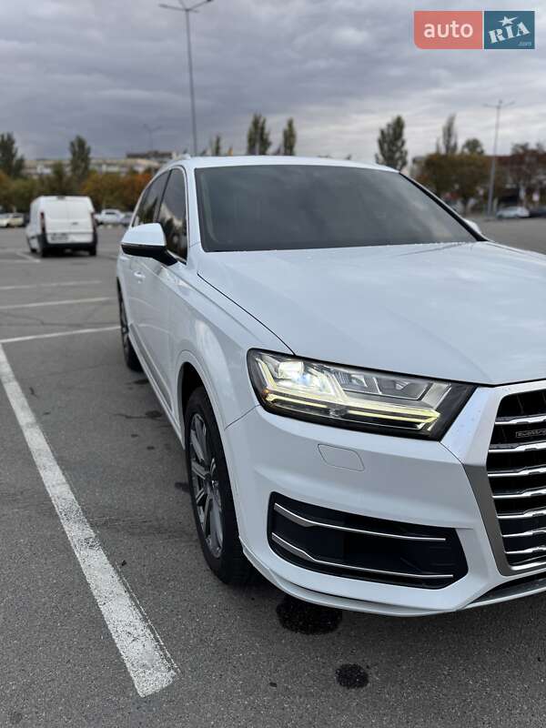 Позашляховик / Кросовер Audi Q7 2019 в Дніпрі