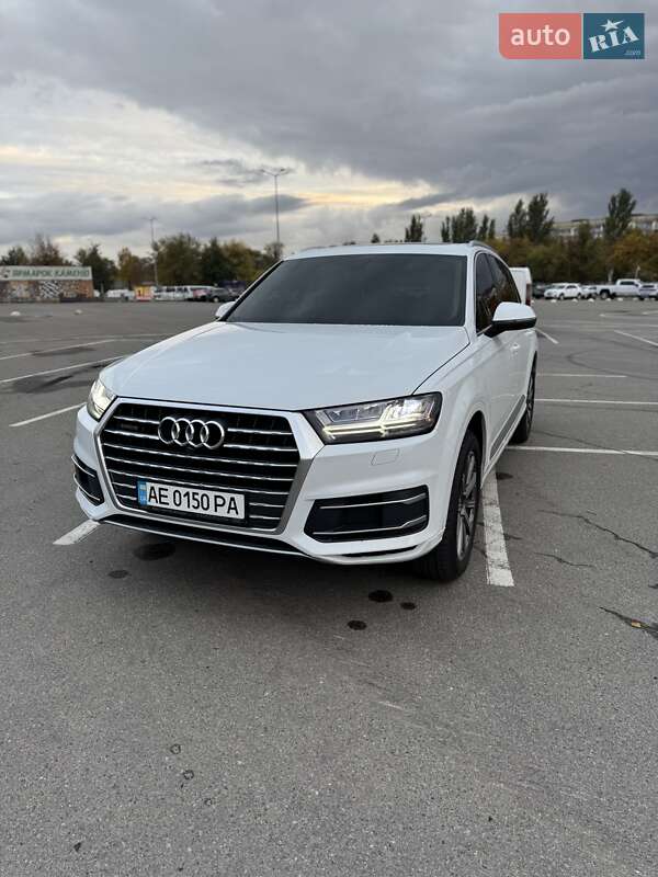 Позашляховик / Кросовер Audi Q7 2019 в Дніпрі