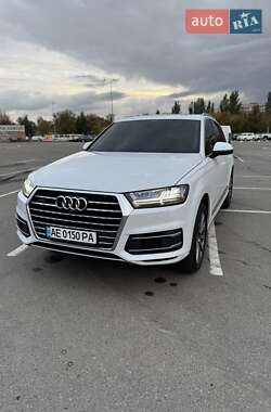 Позашляховик / Кросовер Audi Q7 2019 в 