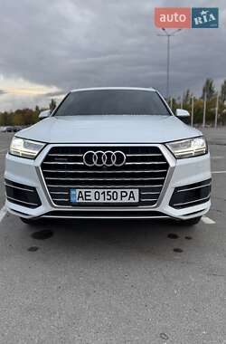 Позашляховик / Кросовер Audi Q7 2019 в 