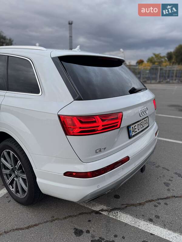 Позашляховик / Кросовер Audi Q7 2019 в Дніпрі