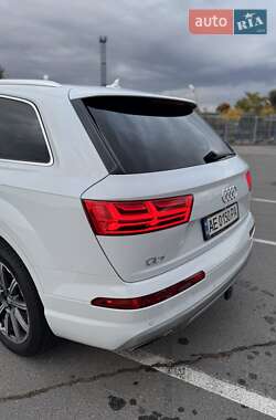 Позашляховик / Кросовер Audi Q7 2019 в 