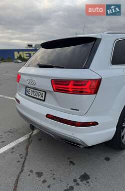 Позашляховик / Кросовер Audi Q7 2019 в 