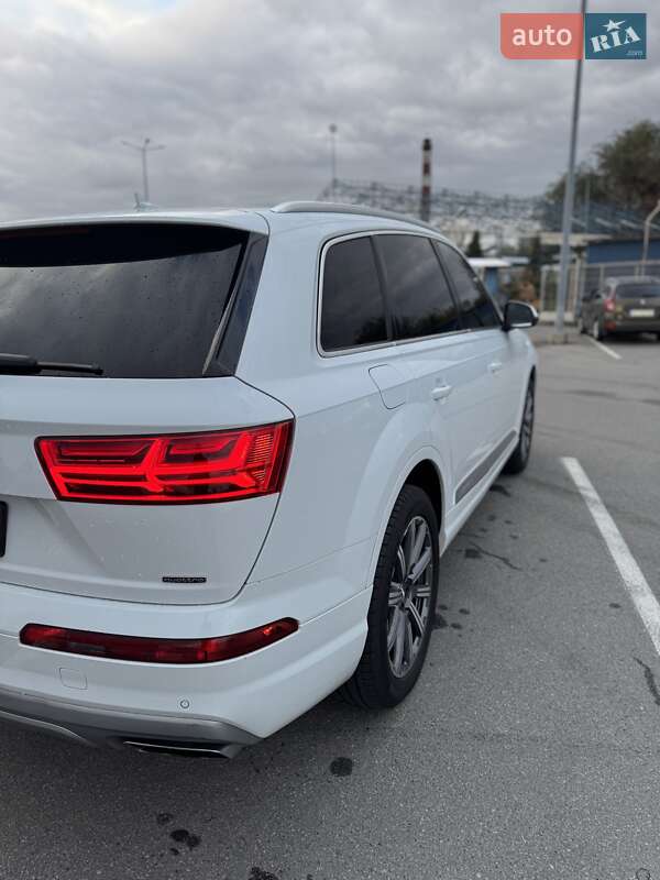 Позашляховик / Кросовер Audi Q7 2019 в Дніпрі