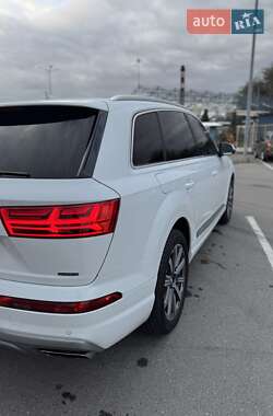 Позашляховик / Кросовер Audi Q7 2019 в 