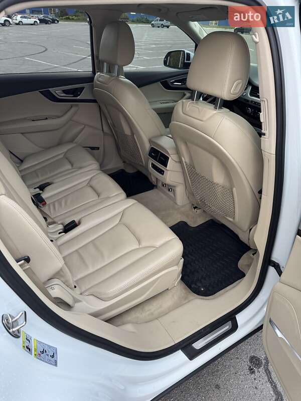 Позашляховик / Кросовер Audi Q7 2019 в Дніпрі