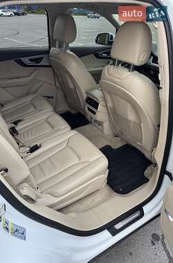 Позашляховик / Кросовер Audi Q7 2019 в 