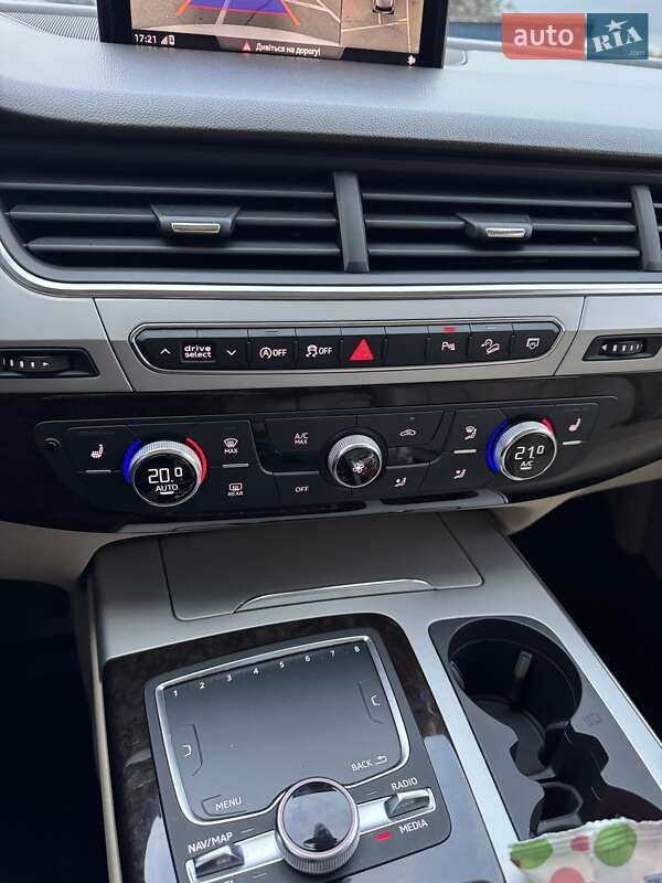 Позашляховик / Кросовер Audi Q7 2019 в Дніпрі