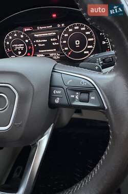Позашляховик / Кросовер Audi Q7 2019 в 