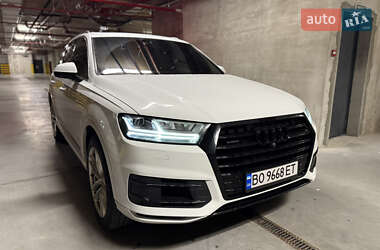Позашляховик / Кросовер Audi Q7 2015 в 