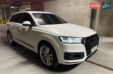 Позашляховик / Кросовер Audi Q7 2015 в 
