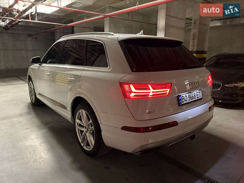 Внедорожник / Кроссовер Audi Q7 2015 в Ровно