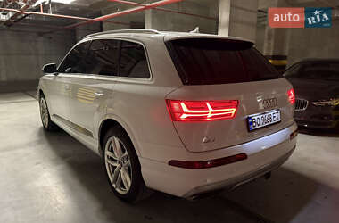 Позашляховик / Кросовер Audi Q7 2015 в 
