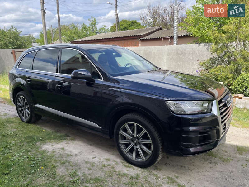 Позашляховик / Кросовер Audi Q7 2017 в Зіньківі
