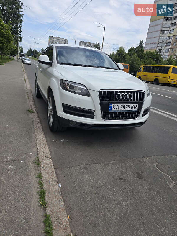 Позашляховик / Кросовер Audi Q7 2013 в Києві