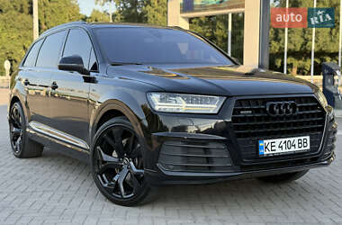 Позашляховик / Кросовер Audi Q7 2015 в 