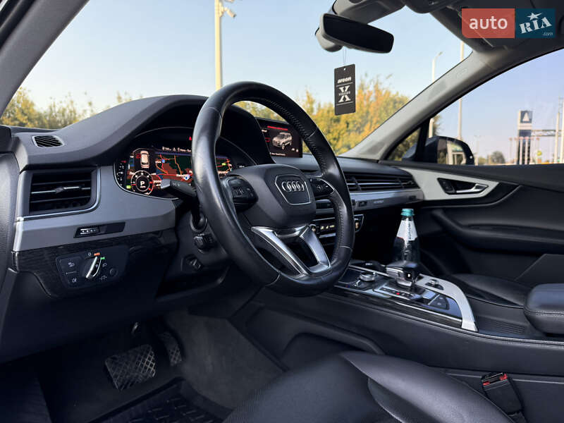 Позашляховик / Кросовер Audi Q7 2015 в Дніпрі