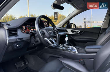 Позашляховик / Кросовер Audi Q7 2015 в 