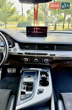 Позашляховик / Кросовер Audi Q7 2016 в 