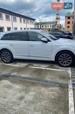 Внедорожник / Кроссовер Audi Q7 2018 в 