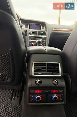Позашляховик / Кросовер Audi Q7 2012 в 