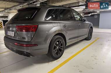 Позашляховик / Кросовер Audi Q7 2018 в 