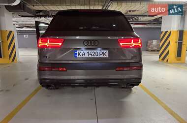 Позашляховик / Кросовер Audi Q7 2018 в 