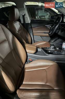 Позашляховик / Кросовер Audi Q7 2018 в 