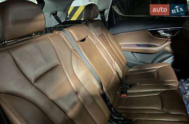 Позашляховик / Кросовер Audi Q7 2018 в 