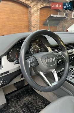 Внедорожник / Кроссовер Audi Q7 2018 в 