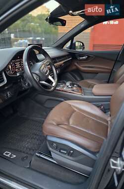 Позашляховик / Кросовер Audi Q7 2016 в 