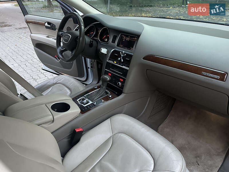 Позашляховик / Кросовер Audi Q7 2013 в Львові