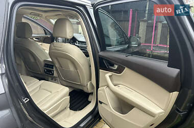 Позашляховик / Кросовер Audi Q7 2018 в 