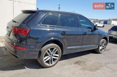 Позашляховик / Кросовер Audi Q7 2018 в 